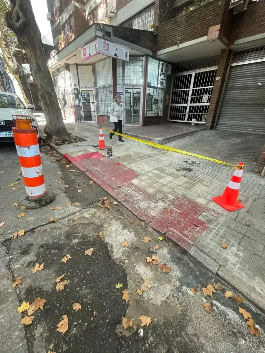 Vereda de esquina terminada frente a locales comerciales