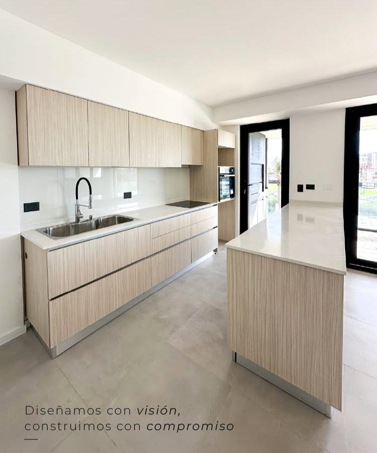 Cocina moderna con isla - ConstruFach